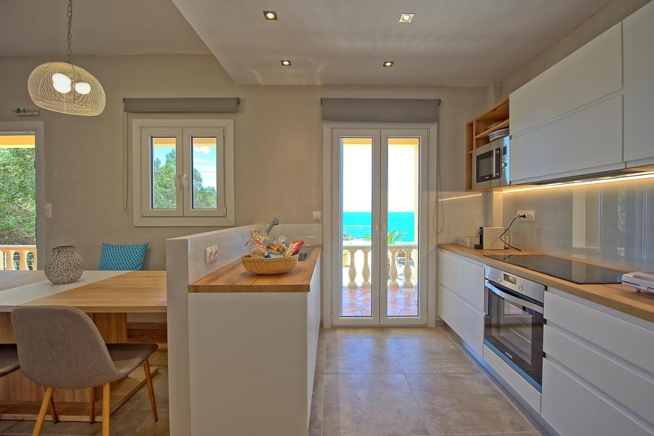 Beachfront Villa Seasun By Posarellivillas Agios Spyridon  Exteriér fotografie
