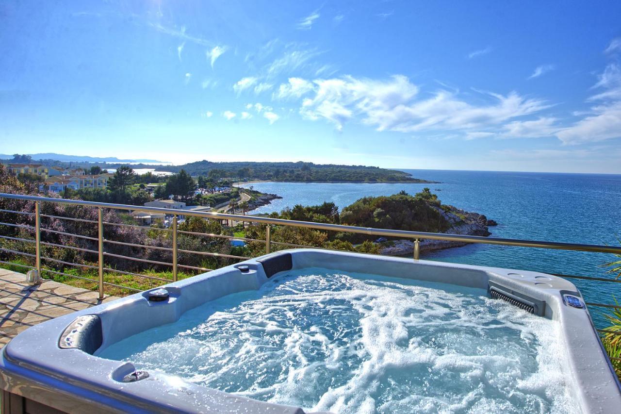 Beachfront Villa Seasun By Posarellivillas Agios Spyridon  Exteriér fotografie